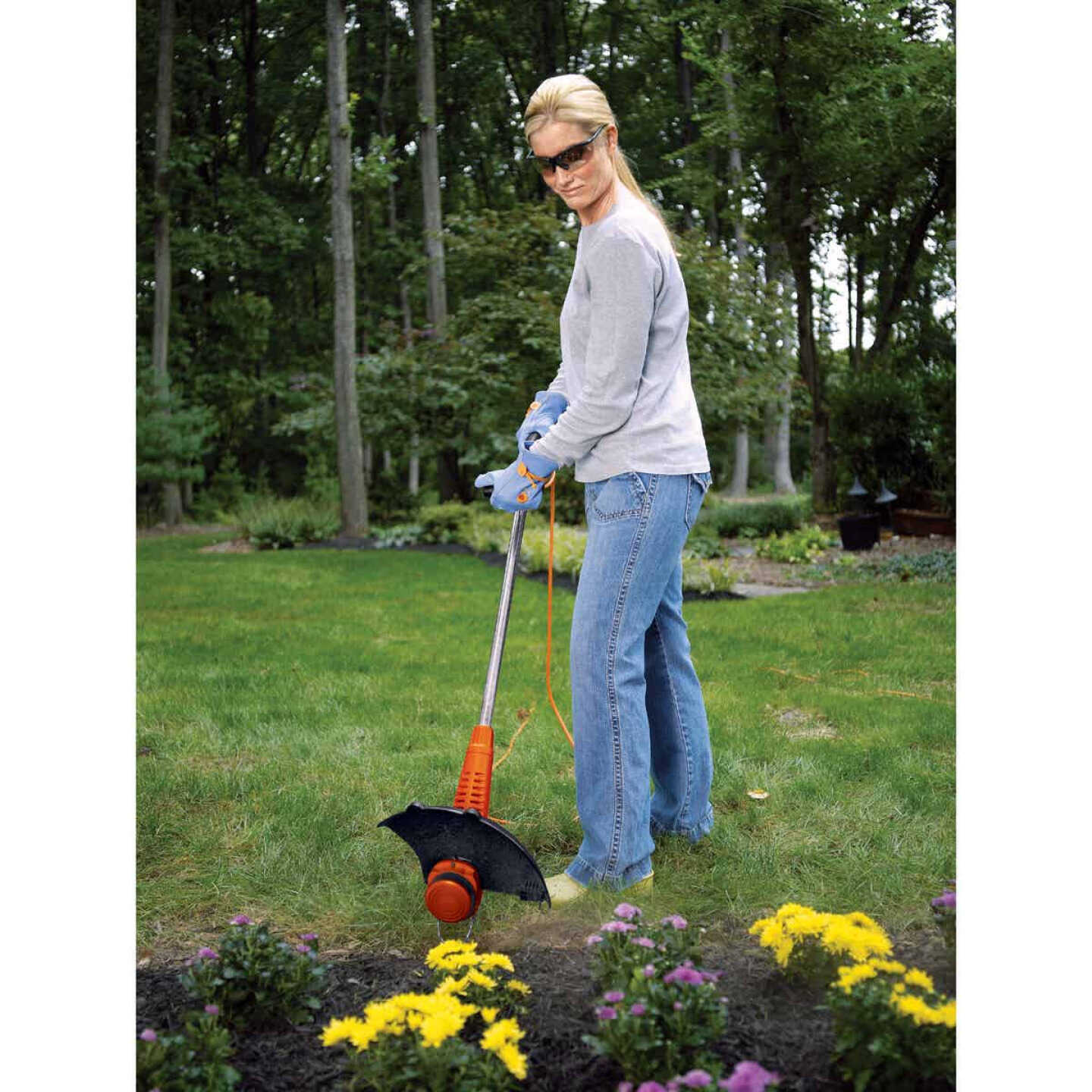 Black & Decker 13 In. 4.4-Amp Straight Shaft Corded Electric String Trimmer Edger Image 6